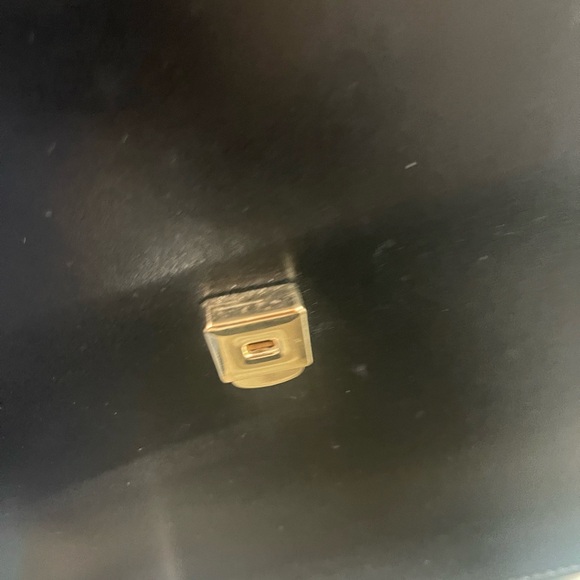 Valentino Handbag comes with Tag - Picture 2 of 5